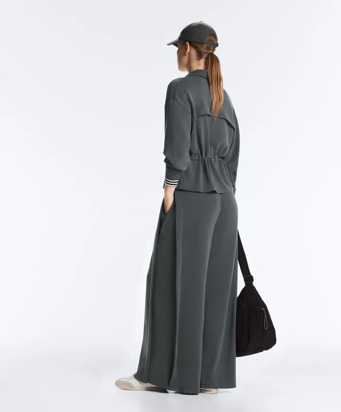 Soft Touch-Modal-Jacke mit verstellbarer Taille und hohem Kragen Soft Touch-Modal-Jacke mit verstellbarer Taille und hohem Kragen
