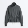 Soft Touch-Modal-Jacke mit verstellbarer Taille und hohem Kragen Soft Touch-Modal-Jacke mit verstellbarer Taille und hohem Kragen