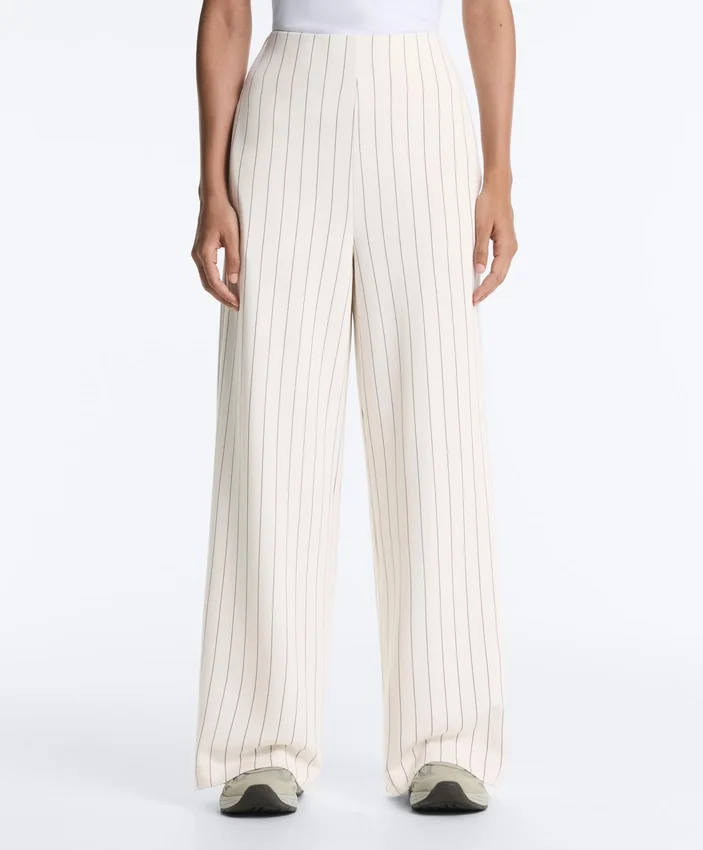 Soft Touch-Nadelstreifen-Hose mit weitem Bein und hoher Leibhöhe Soft Touch-Nadelstreifen-Hose mit weitem Bein und hoher Leibhöhe