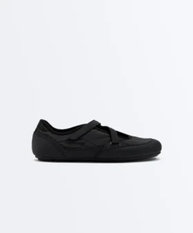 Sportliche flache Schuhe aus Nylon Sportliche flache Schuhe aus Nylon