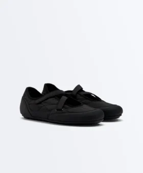 Sportliche flache Schuhe aus Nylon Sportliche flache Schuhe aus Nylon