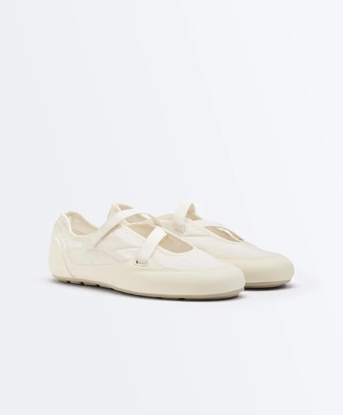 Sportliche flache Schuhe aus Nylon Sportliche flache Schuhe aus Nylon