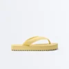 Strand-Sandalen mit strukturiertem Plateau