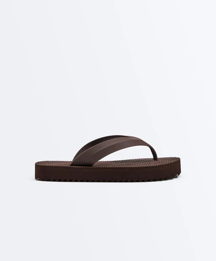 Strand-Sandalen mit strukturiertem Plateau Strand-Sandalen mit strukturiertem Plateau