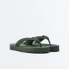 Strand-Sandalen mit strukturiertem Plateau