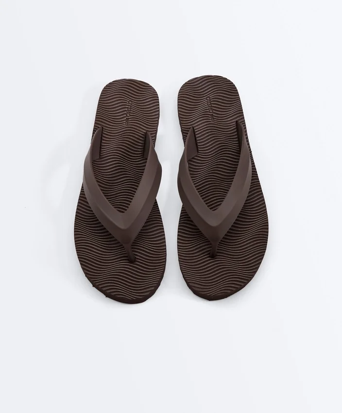 Strand-Sandalen mit strukturiertem Plateau Strand-Sandalen mit strukturiertem Plateau