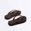 Strand-Sandalen mit strukturiertem Plateau Strand-Sandalen mit strukturiertem Plateau