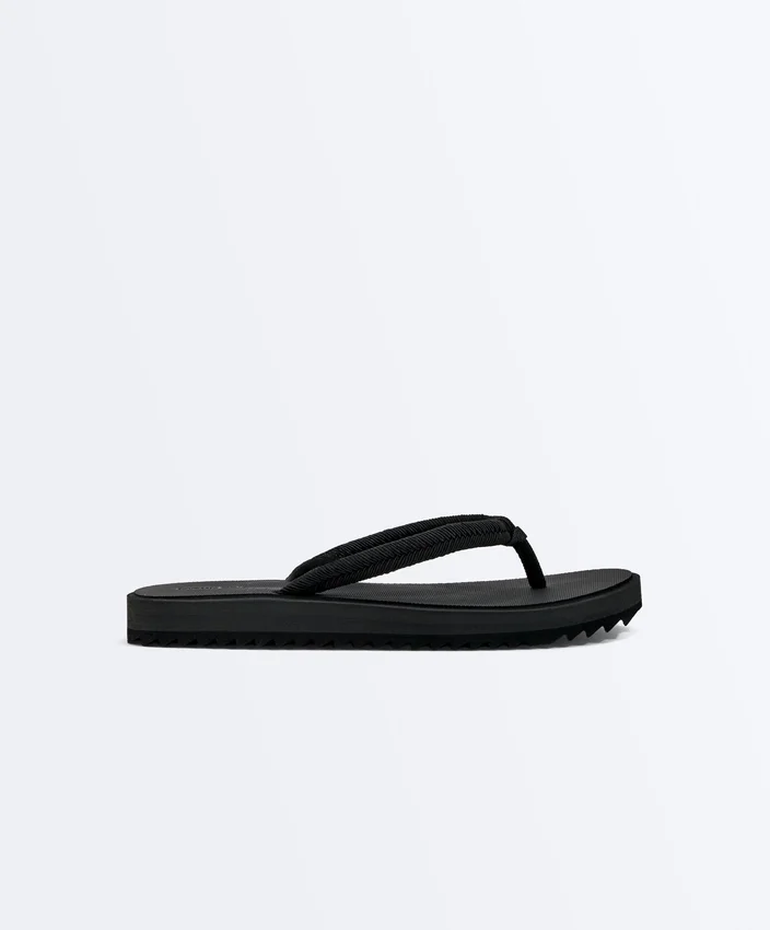 Strandsandalen aus geflochtenem Seil Strandsandalen aus geflochtenem Seil