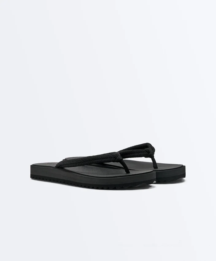 Strandsandalen aus geflochtenem Seil Strandsandalen aus geflochtenem Seil