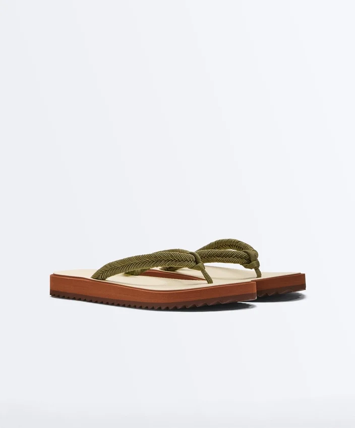 Strandsandalen aus geflochtenem Seil Strandsandalen aus geflochtenem Seil
