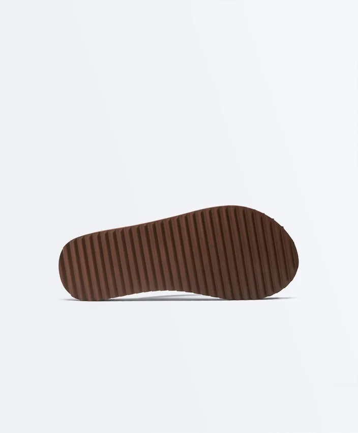 Strandsandalen aus geflochtenem Seil Strandsandalen aus geflochtenem Seil