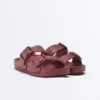 Strandsandalen mit Schnallen Strandsandalen mit Schnallen