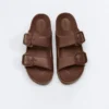 Strandsandalen mit Schnallen Strandsandalen mit Schnallen