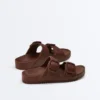 Strandsandalen mit Schnallen Strandsandalen mit Schnallen