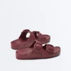 Strandsandalen mit Schnallen Strandsandalen mit Schnallen