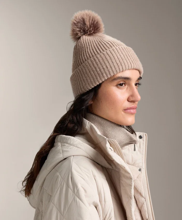 Strickhut aus Wollmischung mit Bommel Strickhut aus Wollmischung mit Bommel