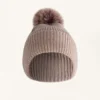 Strickhut aus Wollmischung mit Bommel Strickhut aus Wollmischung mit Bommel
