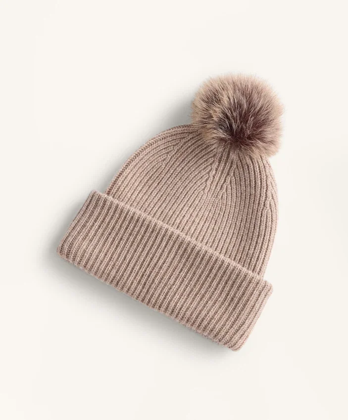 Strickhut aus Wollmischung mit Bommel Strickhut aus Wollmischung mit Bommel