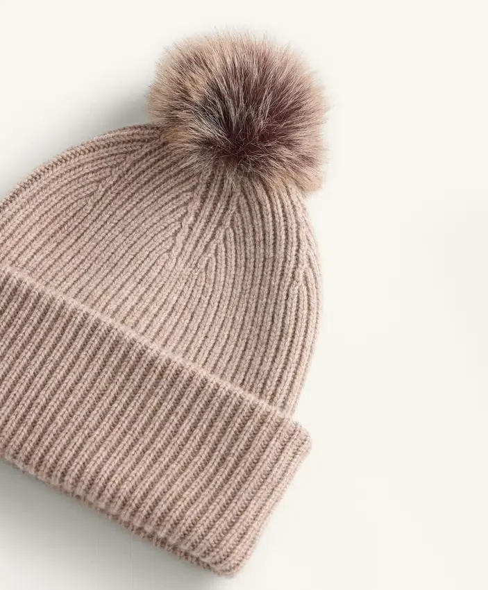 Strickhut aus Wollmischung mit Bommel Strickhut aus Wollmischung mit Bommel