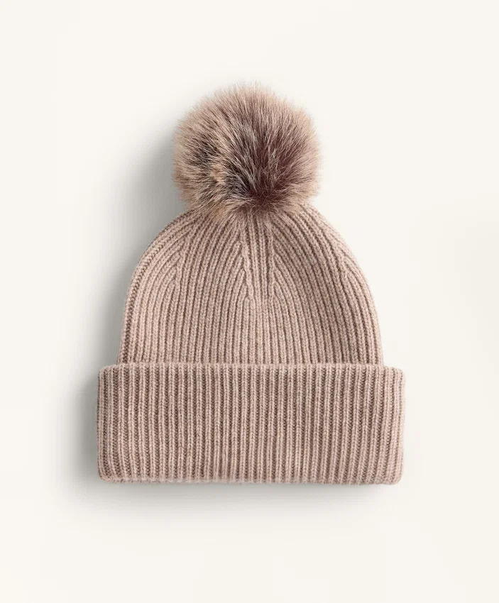 Strickhut aus Wollmischung mit Bommel Strickhut aus Wollmischung mit Bommel