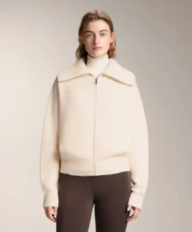 Strickjacke mit hohem Kragen