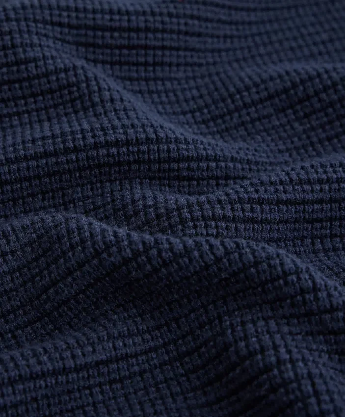 Strickjacke mit hohem Kragen Strickjacke mit hohem Kragen