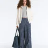 Strickjacke mit hohem Kragen Strickjacke mit hohem Kragen