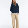 Strickjacke mit hohem Kragen Strickjacke mit hohem Kragen