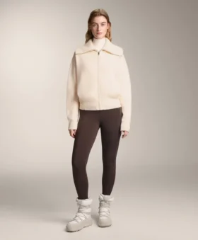 Strickjacke mit hohem Kragen