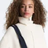 Strickjacke mit hohem Kragen Strickjacke mit hohem Kragen