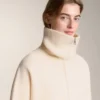 Strickjacke mit hohem Kragen Strickjacke mit hohem Kragen