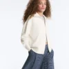 Strickjacke mit hohem Kragen Strickjacke mit hohem Kragen