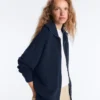 Strickjacke mit hohem Kragen Strickjacke mit hohem Kragen