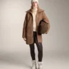 Strickjacke mit hohem Kragen Strickjacke mit hohem Kragen