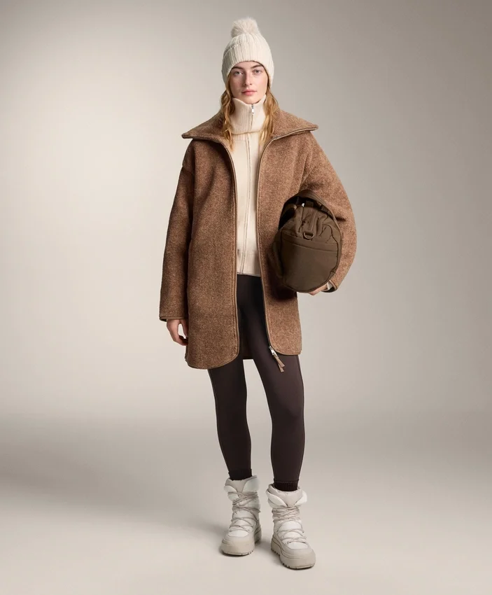 Strickjacke mit hohem Kragen Strickjacke mit hohem Kragen