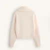 Strickjacke mit hohem Kragen Strickjacke mit hohem Kragen