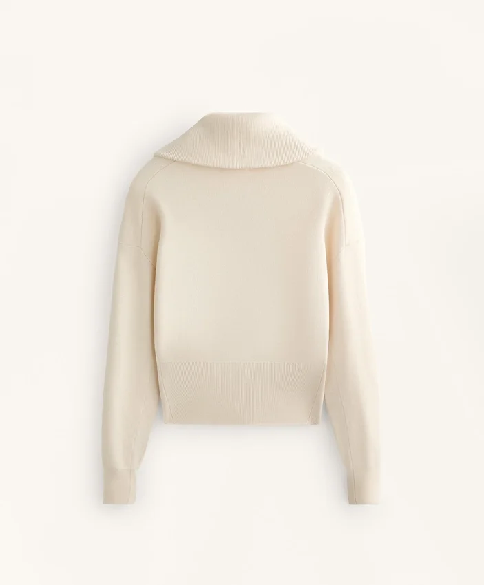 Strickjacke mit kontrastierendem Reißverschluss Strickjacke mit kontrastierendem Reißverschluss