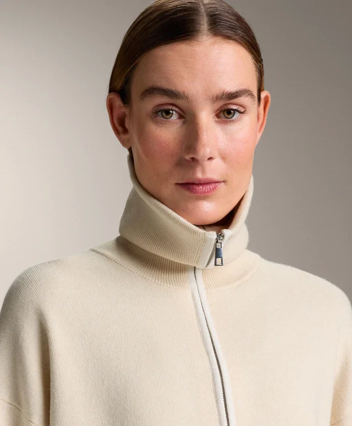 Strickjacke mit kontrastierendem Reißverschluss Strickjacke mit kontrastierendem Reißverschluss