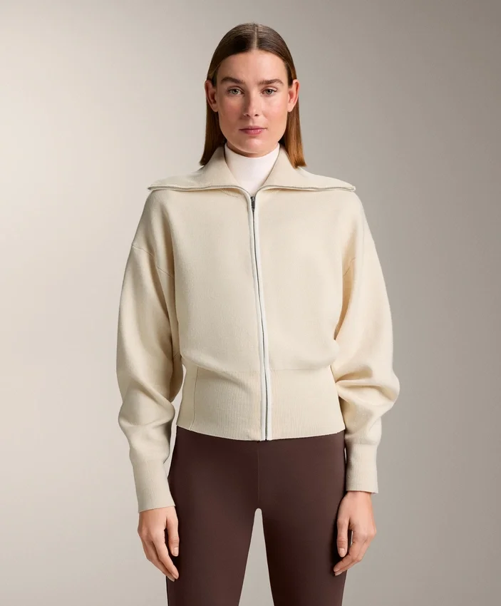 Strickjacke mit kontrastierendem Reißverschluss Strickjacke mit kontrastierendem Reißverschluss
