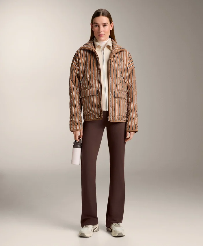 Strickjacke mit kontrastierendem Reißverschluss Strickjacke mit kontrastierendem Reißverschluss