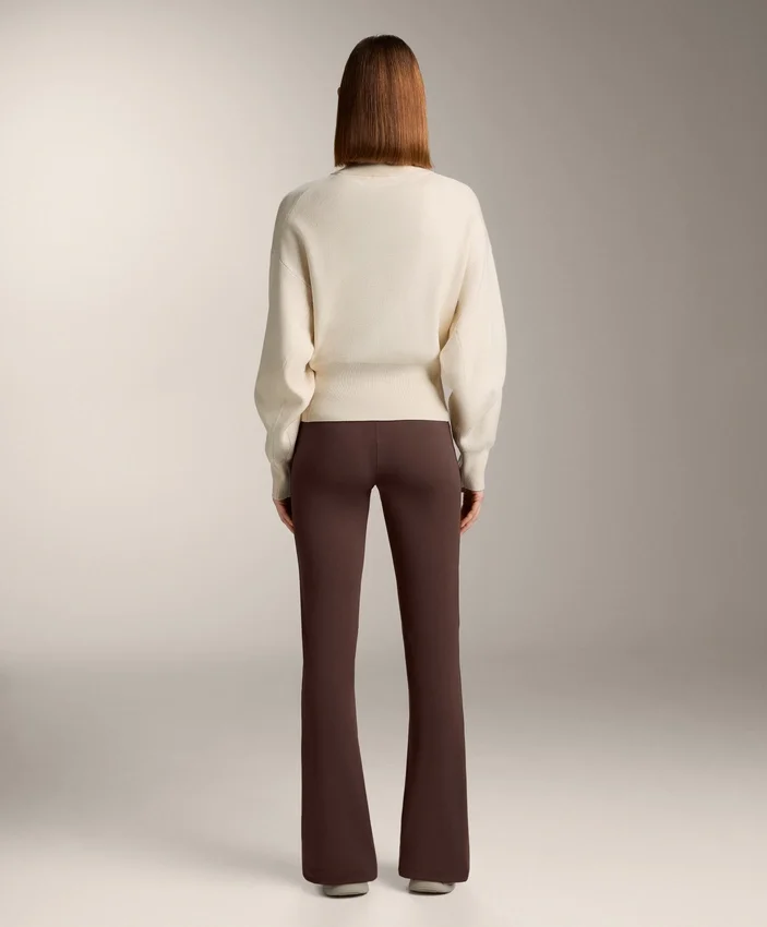 Strickjacke mit kontrastierendem Reißverschluss Strickjacke mit kontrastierendem Reißverschluss