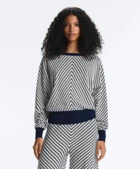 Strickpullover mit diagonalen Streifen Strickpullover mit diagonalen Streifen