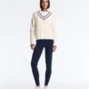Strickpullover mit V-Ausschnitt in Kontrastfarbe Strickpullover mit V-Ausschnitt in Kontrastfarbe