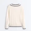 Strickpullover mit V-Ausschnitt in Kontrastfarbe Strickpullover mit V-Ausschnitt in Kontrastfarbe