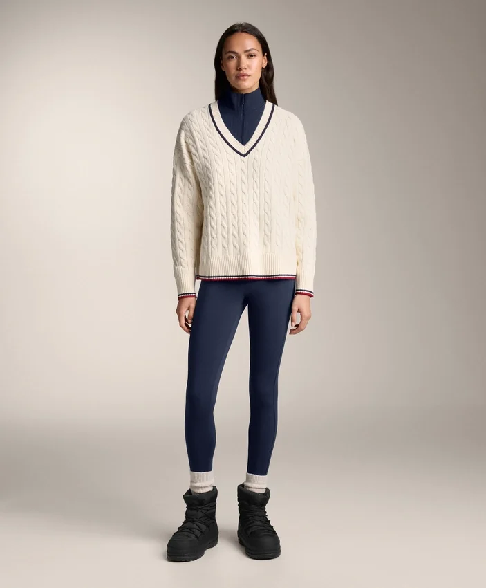 Strickpullover mit V-Ausschnitt und Mini-Zopfmuster Strickpullover mit V-Ausschnitt und Mini-Zopfmuster