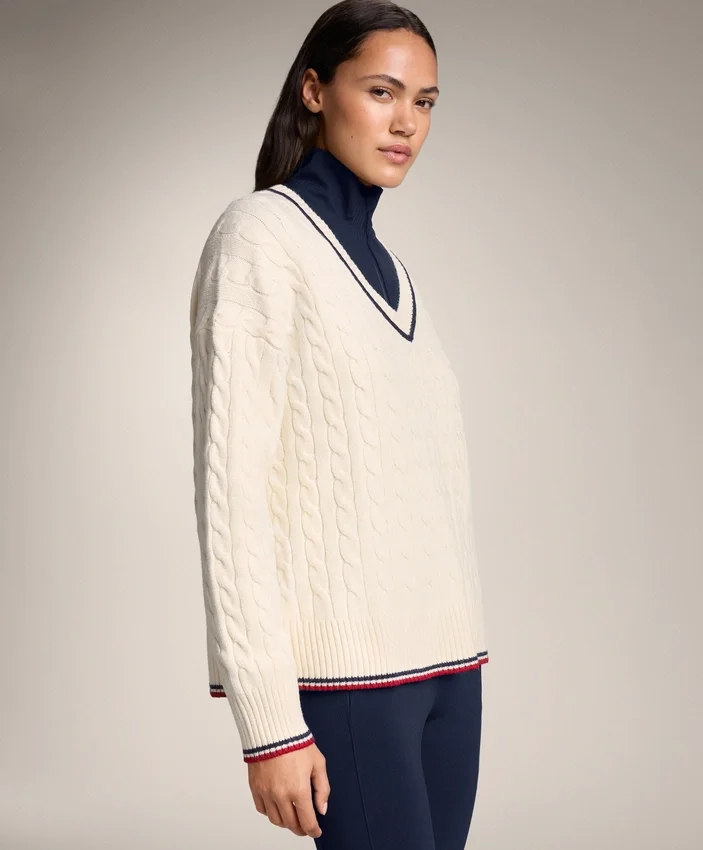 Strickpullover mit V-Ausschnitt und Mini-Zopfmuster Strickpullover mit V-Ausschnitt und Mini-Zopfmuster