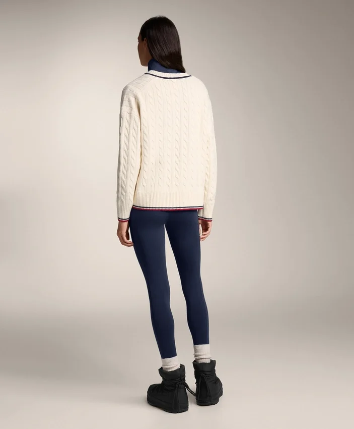 Strickpullover mit V-Ausschnitt und Mini-Zopfmuster Strickpullover mit V-Ausschnitt und Mini-Zopfmuster