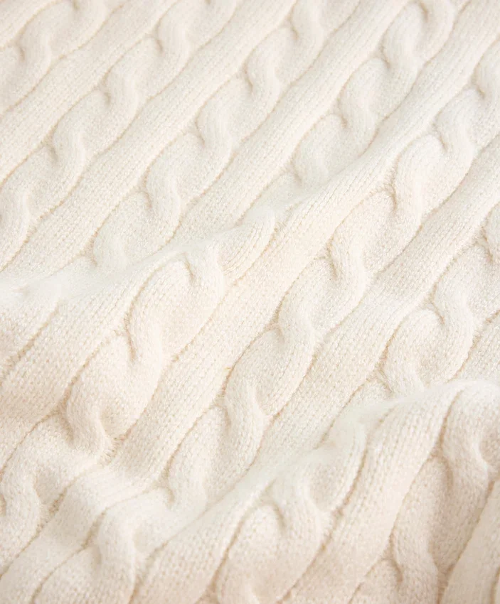Strickpullover mit V-Ausschnitt und Mini-Zopfmuster Strickpullover mit V-Ausschnitt und Mini-Zopfmuster