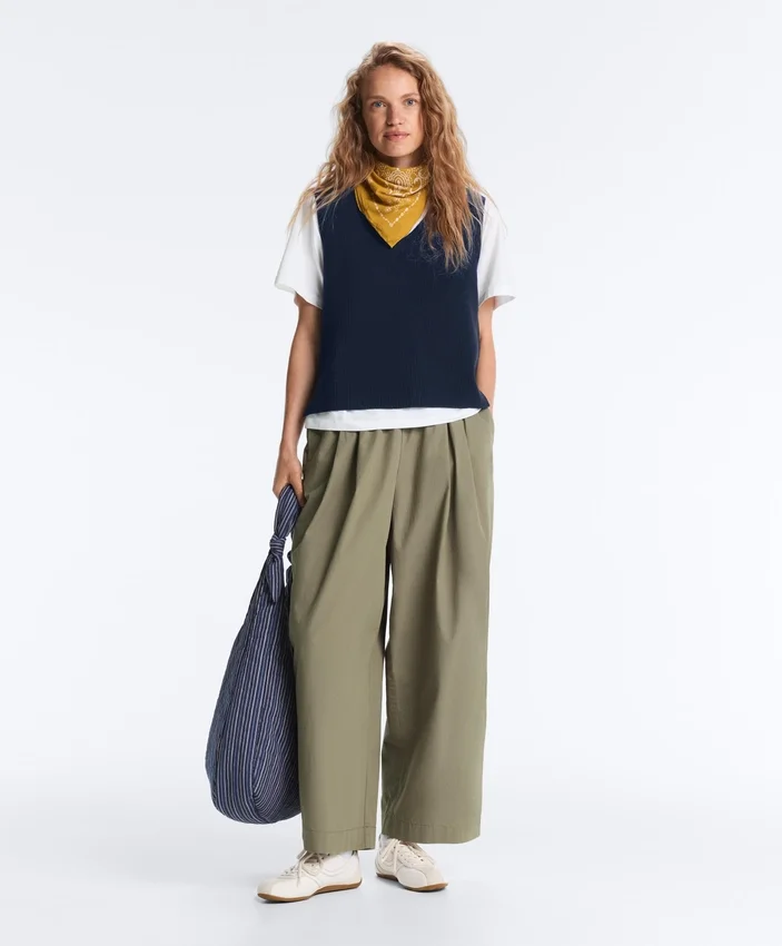 Strickweste mit V-Ausschnitt Strickweste mit V-Ausschnitt