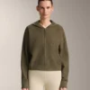 Strukturierte Strickjacke mit Kapuze Strukturierte Strickjacke mit Kapuze
